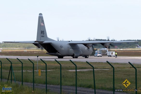 Lockheed Martin C-130J-30 Hercules (L-382)