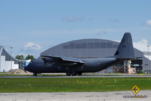 Lockheed Martin C-130J-30 Hercules (L-382)