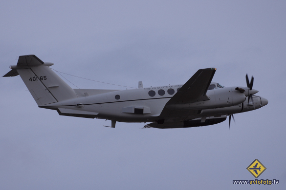 Beech C-12U Huron (B200C)