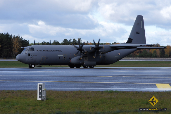 Lockheed Martin C-130J-30 Hercules (L-382)
