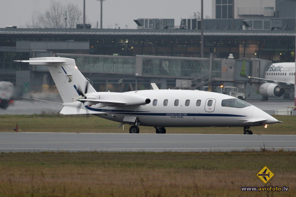 Piaggio P-180AM Avanti