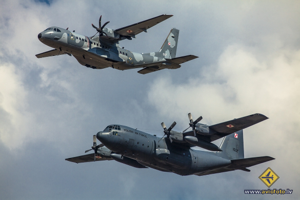 Lockheed C-130E Hercules (L-382)