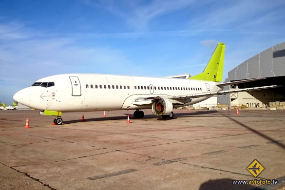 Boeing 737-33V