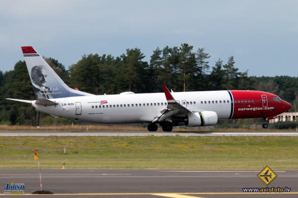Boeing 737-86N