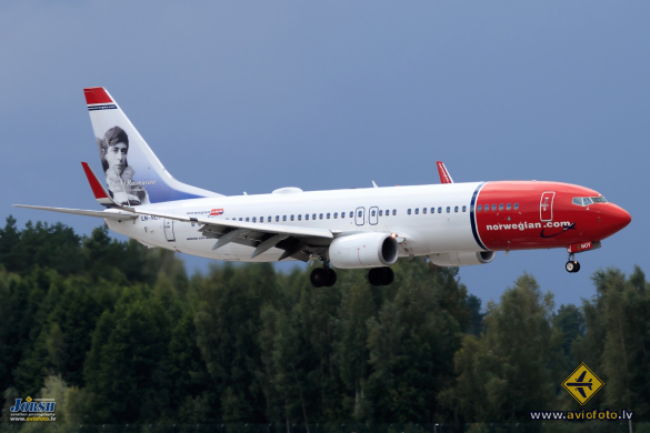 Boeing 737-8JP
