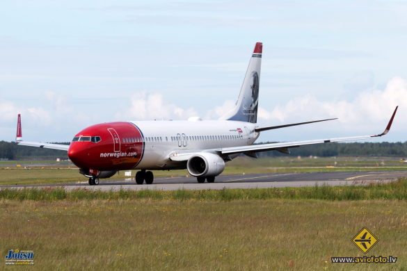 Boeing 737-86N