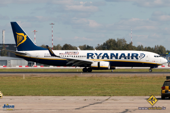 Boeing 737-8AS
