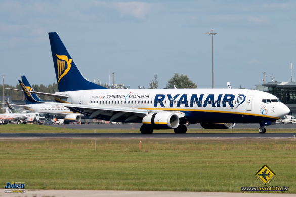 Boeing 737-8AS