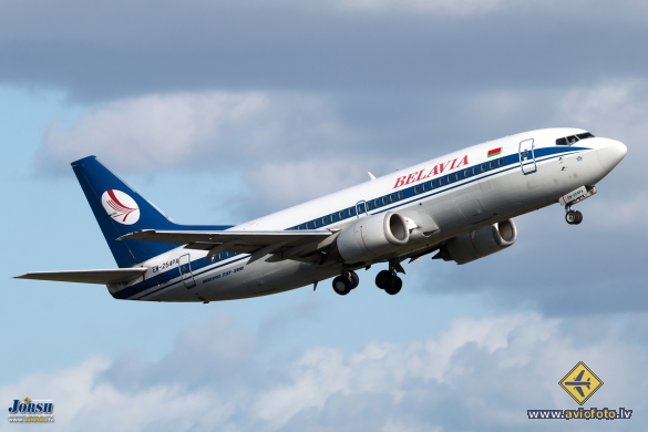Boeing 737-3Q8
