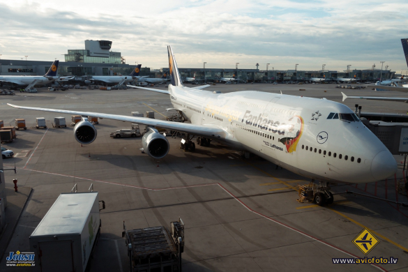 Boeing 747-830