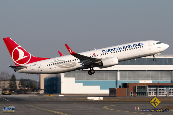 Boeing 737-8F2