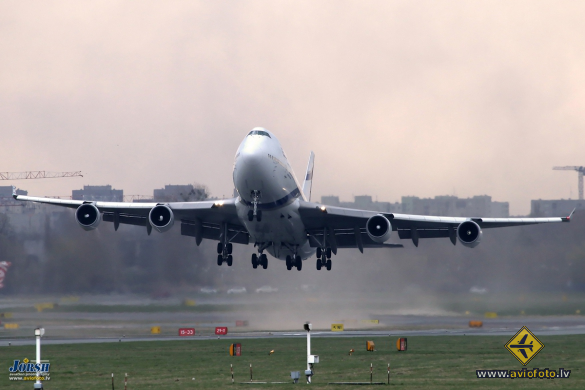 Boeing 747-458
