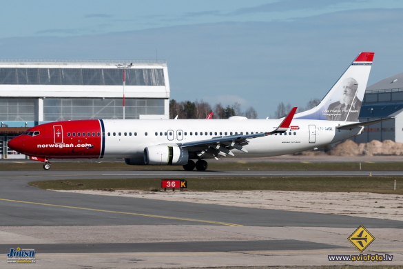 Boeing 737-8JP