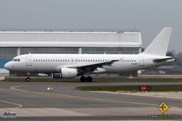 Airbus A320-214
