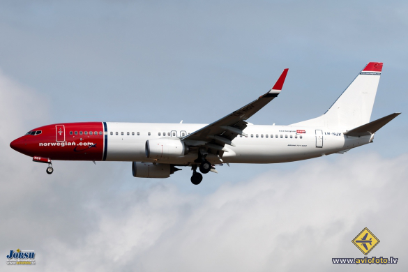 Boeing 737-8JP