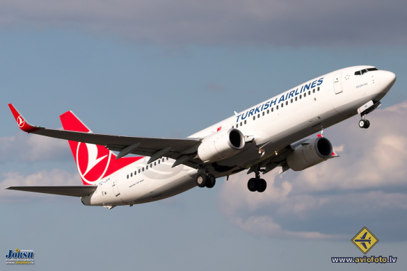 Boeing 737-8F2