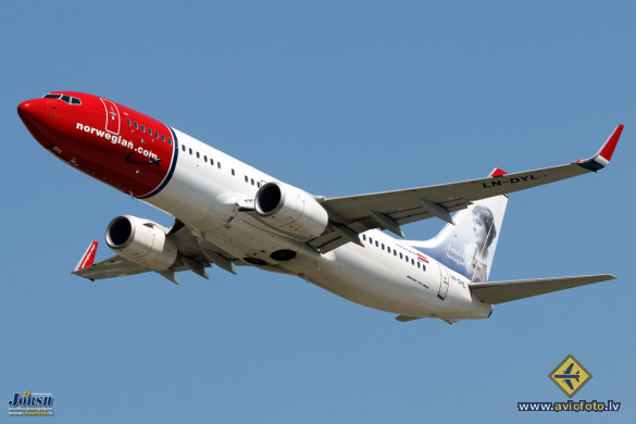 Boeing 737-8JP