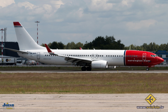 Boeing 737-8JP