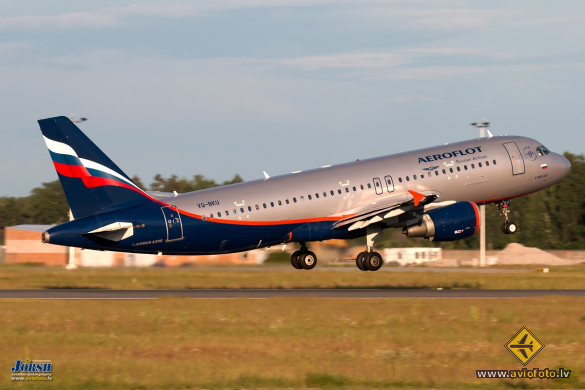 Airbus A320-214