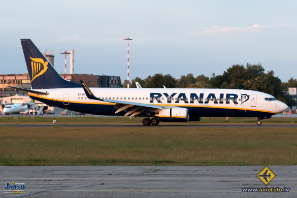 Boeing 737-8AS