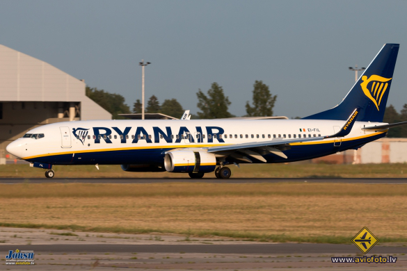 Boeing 737-8AS