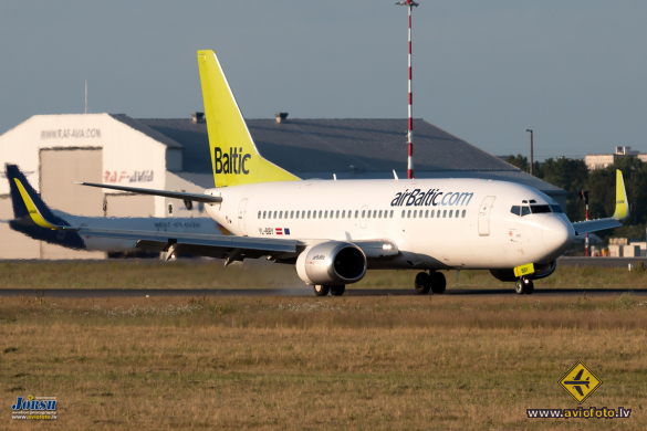 Boeing 737-36Q