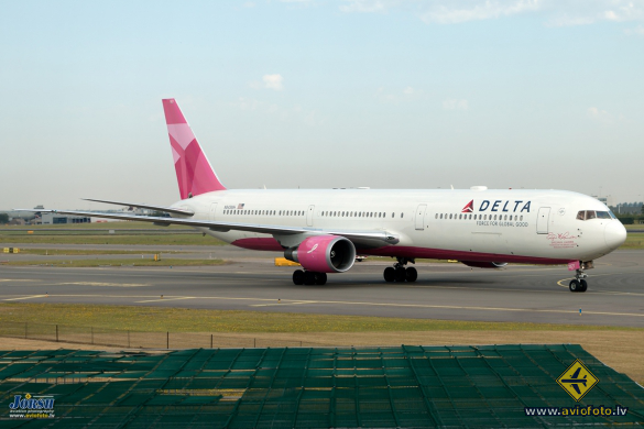 Boeing 767-432/ER