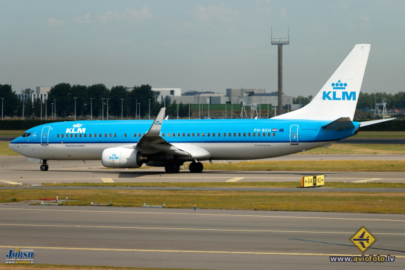 Boeing 737-8K2