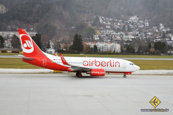 Boeing 737-7K5
