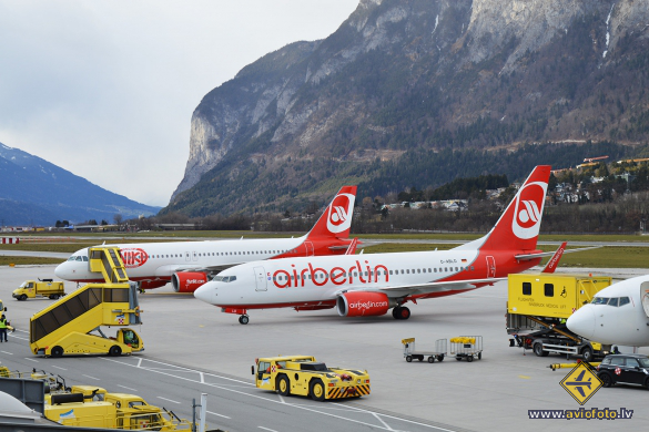 Boeing 737-76J