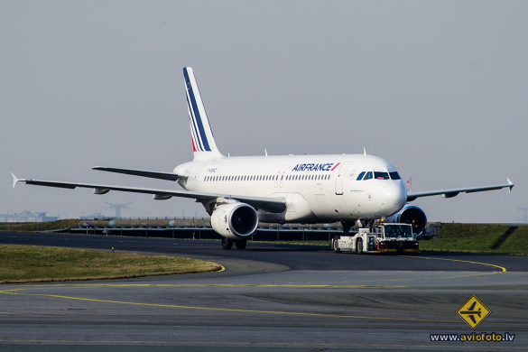 Airbus A320-214