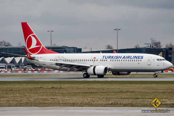 Boeing 737-8F2