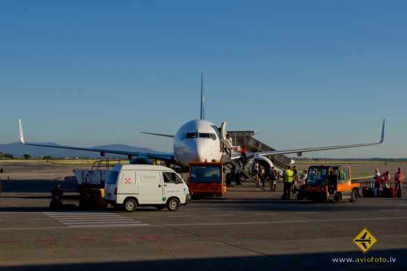 Boeing 737-8AS