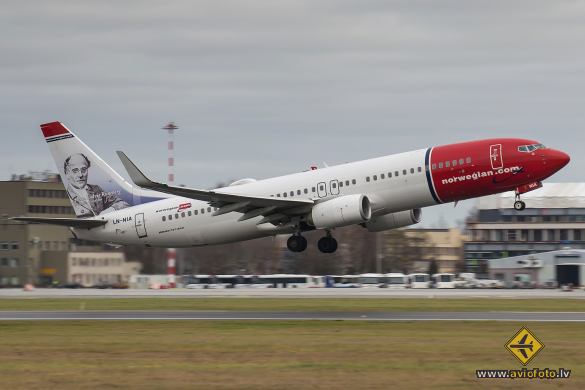 Boeing 737-8JP
