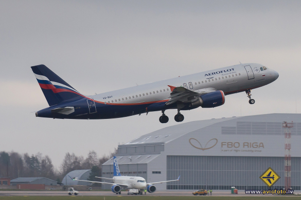 Airbus A320-214