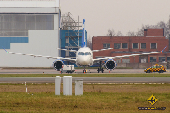 Bombardier CSeries CS100 (BD-500-1A10)
