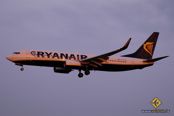 Boeing 737-8AS