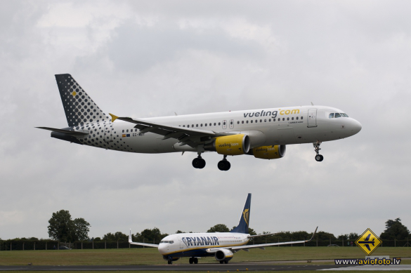 Airbus A320-214