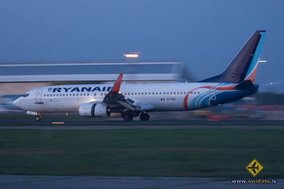 Boeing 737-8KN