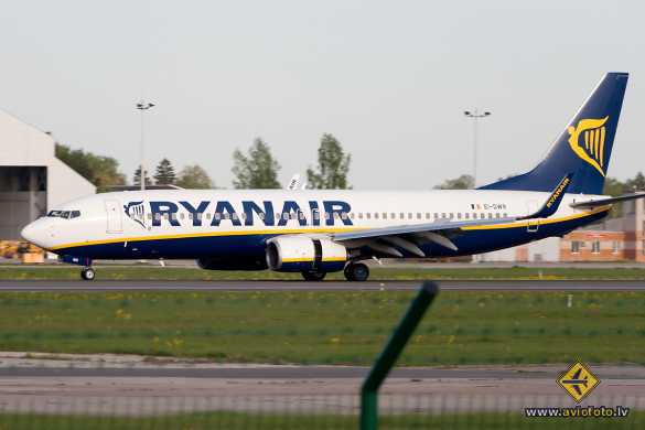 Boeing 737-8AS