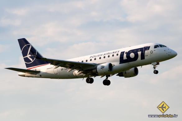 Embraer 170STD (ERJ-170-100STD)