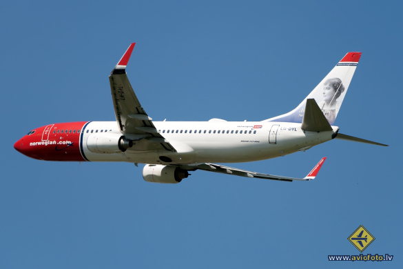 Boeing 737-8JP