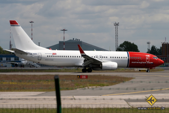 Boeing 737-8JP