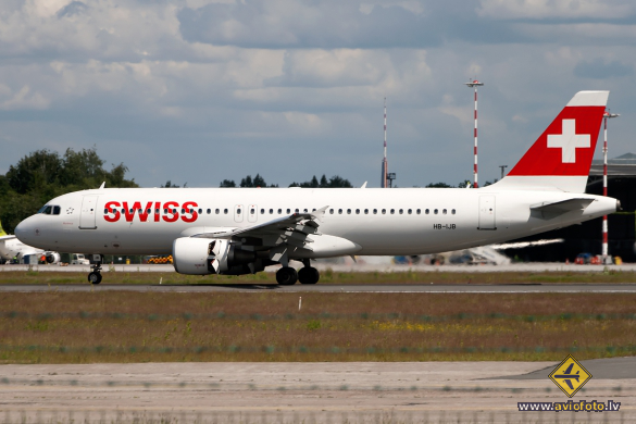 Airbus A320-214