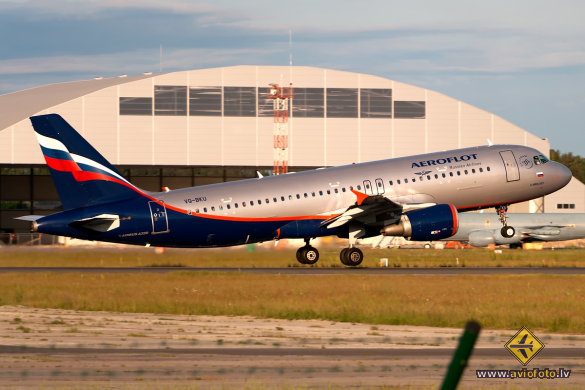 Airbus A320-214