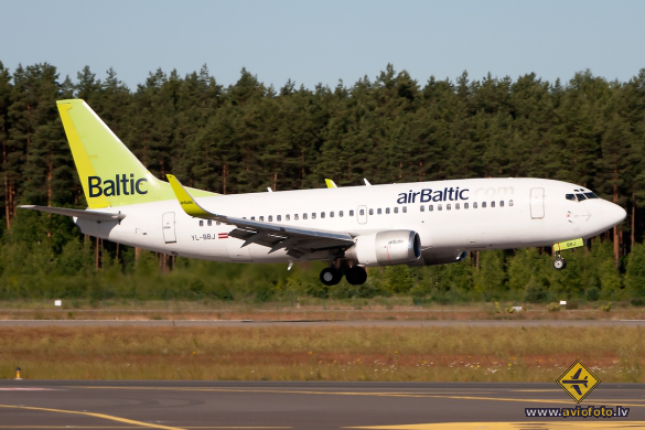 Boeing 737-36Q