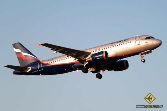 Airbus A320-214
