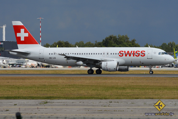 Airbus A320-214