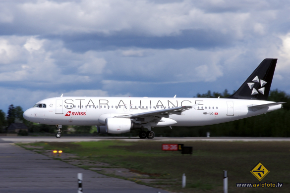 Airbus A320-214