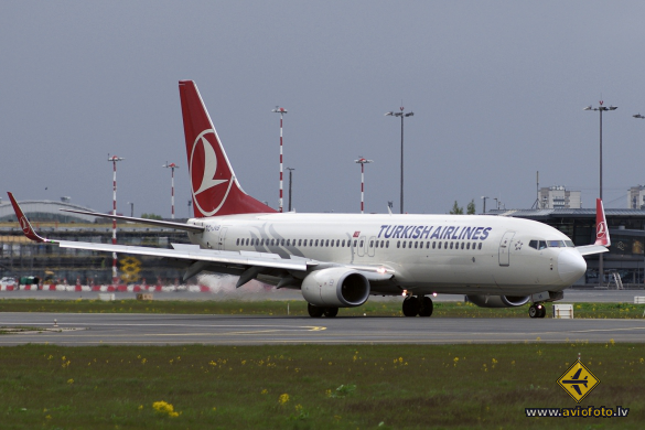 Boeing 737-8F2